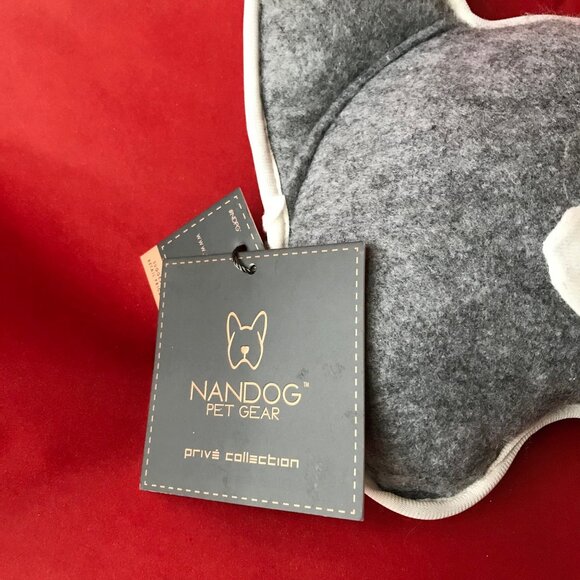 NANDOG PET GEAR Stylish Dog toy with squeaker and a durable texture - Picture 4 of 4